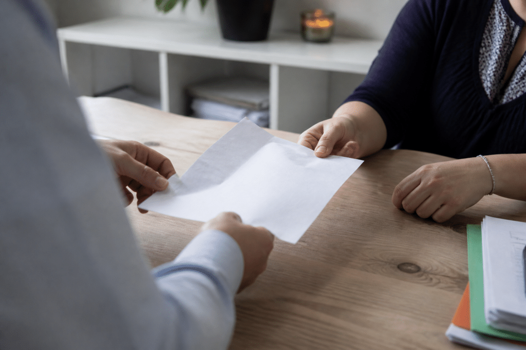 Facture immobilière montrant prix hors et taxes incluses