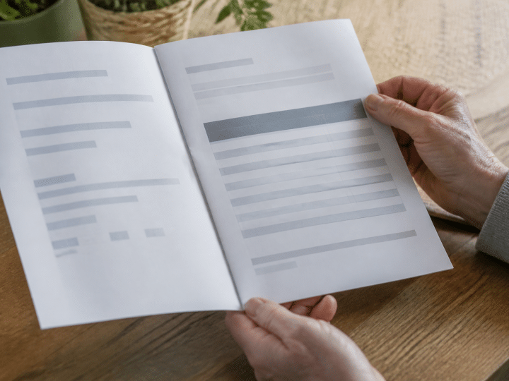 Document assurance vie ouvert montrant frais de cloture detailles