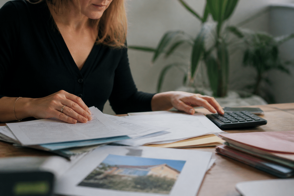 Documents immobiliers avec calcul de plus-value sur bureau
