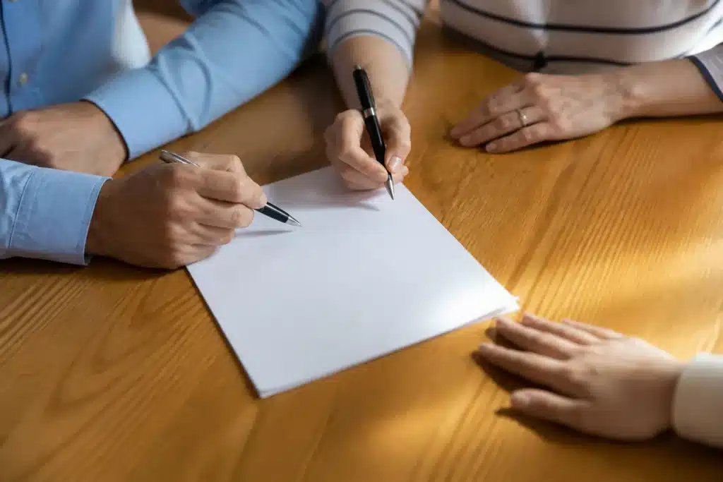 Document legale montrant conditions exoneration avec signatures parentales
