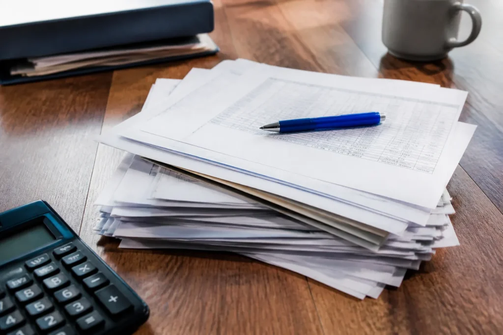 Papiers salaire, documents pension et declaration impots