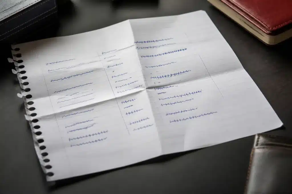 Document papier listant mots de passe et comptes numériques importants